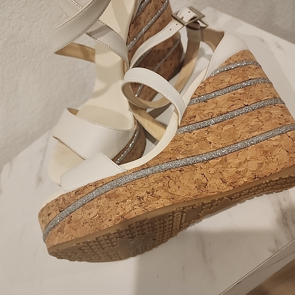 Elegant White Platform Sandals - Picture 8 of 8